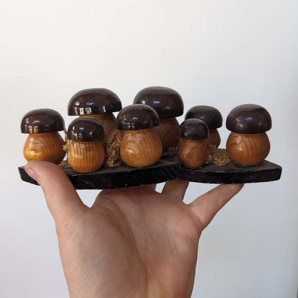 Wooden folk mushrooms x 2 - Picture 1 of 9